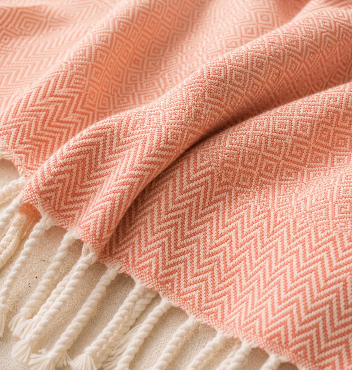 Diamond and herringbone weave pestemal texture